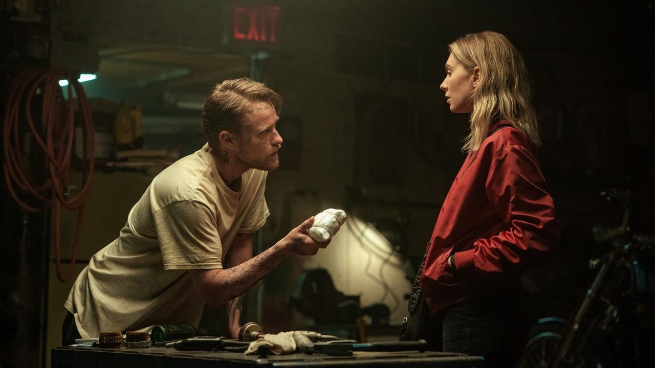 Dziś na Netflix: kryminalna nowość, która będzie hitem weekendu. Nie przegap mrocznego thrillera z gwiazdą Marvela, źródło grafiki: Zawsze przychodzi noc, Benjamin Caron, Netflix, 2025.