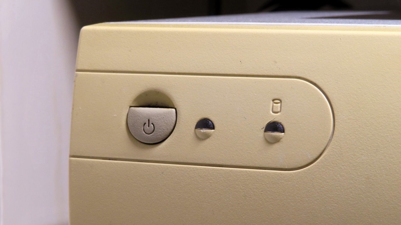 Czy wyłączać komputer na noc, czy zostawiać w trybie spoczynku? Użytkownicy podzieli się swoimi doświadczeniami, źródło grafiki: Eric Chan; flickr.com; 2022 | CC BY 2.0.