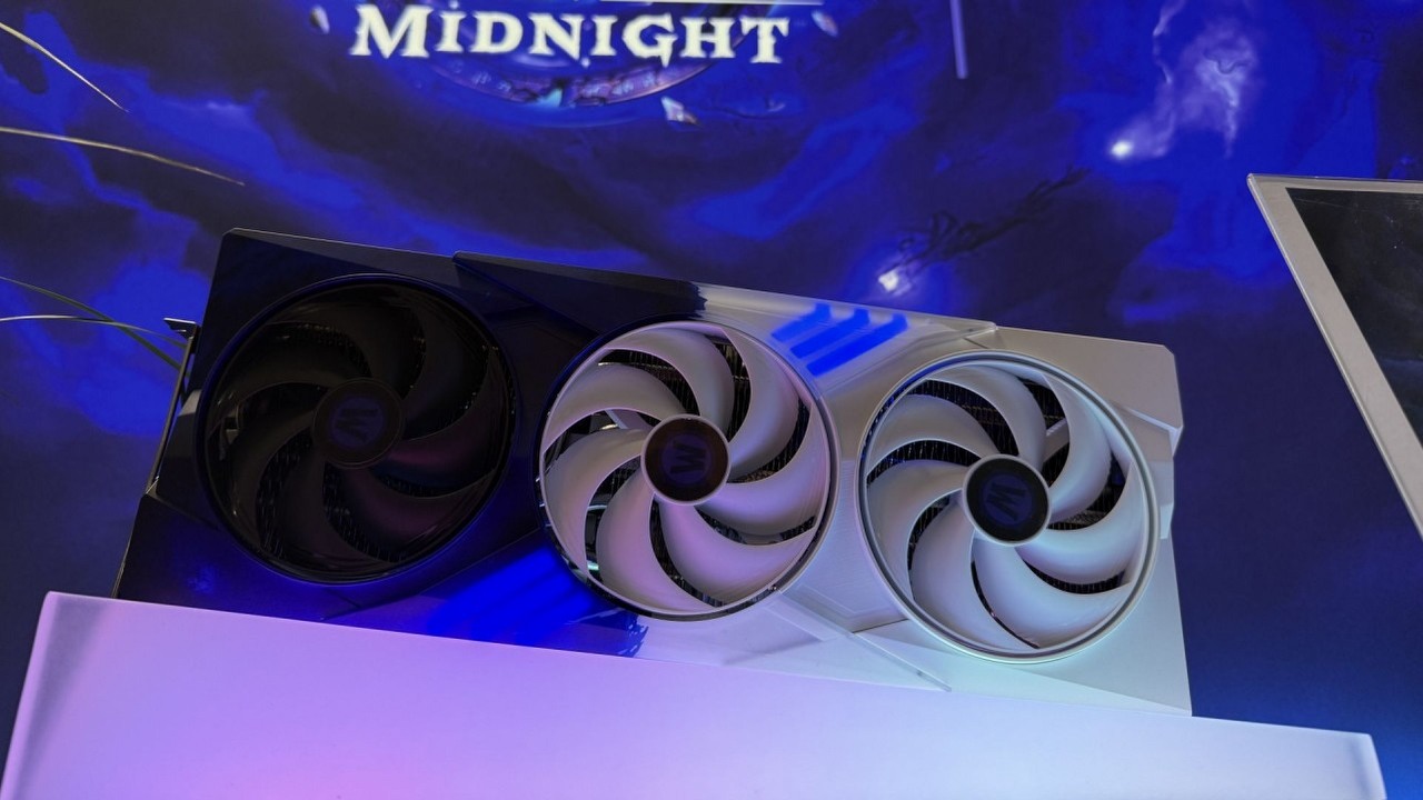 Dwukolorowy RTX 50 ma przyciągnąć fanów WoWa po zapowiedzi dodatku Midnight, źródło grafiki: Hardware Luxx.