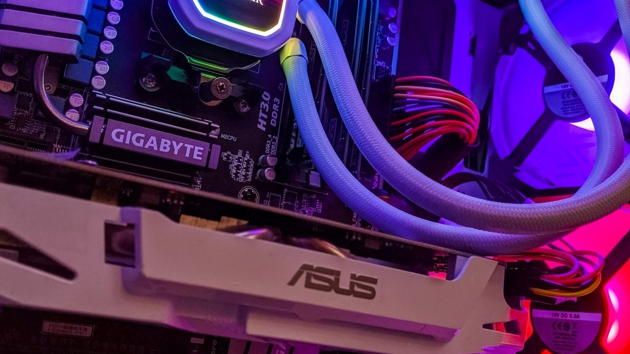 12 GB VRAM wciąż daje radę w 2025 roku? Gracze oceniają, na jak długo to jeszcze wystarczy, źródło grafiki: Andy Holmes; Unsplash.com; 2020.