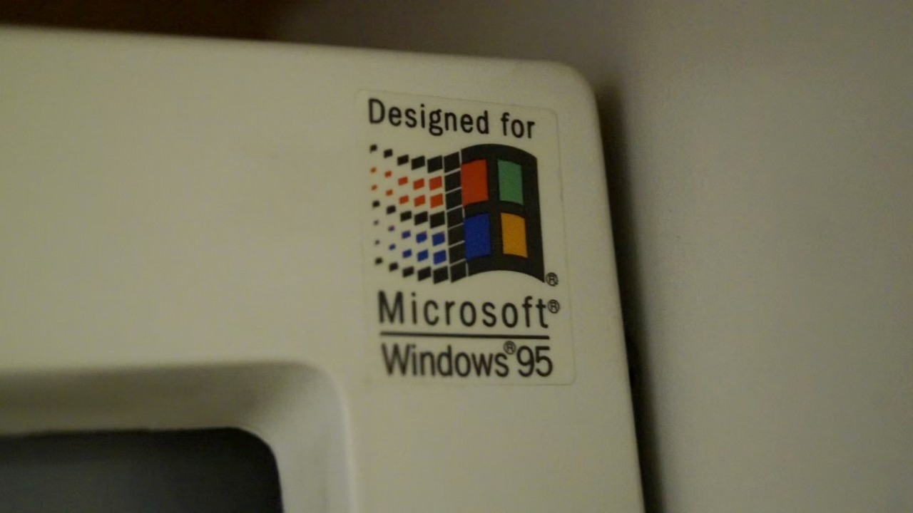 Windows 95 skończył 30 lat i był kulturowym fenomenem; „Mój ojciec zorganizował noc instalowania Windowsa 95”, źródło grafiki: Nikita Zaitsev; Unsplash.com; 2020.