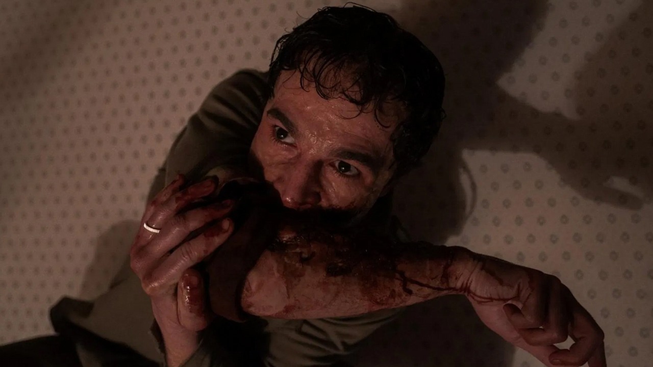 W styczniu był klapą w kinach, a teraz horror podbija streaming. W Polsce już stał się numerem 1, źródło grafiki: Wolf Man, Leigh Whannell, Universal Pictures, 2025.