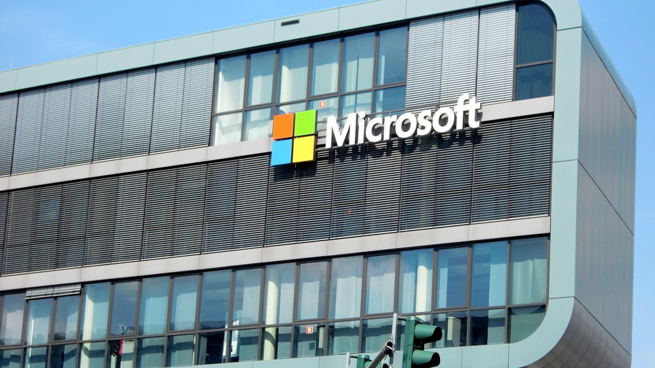 Używanie AI przez pracowników jest obowiązkowe w studiu Microsoftu, ale podobno nakaz nie działa, źródło grafiki: Pixabay | efes.
