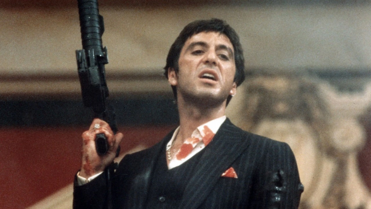 Człowiek z blizną powróci w „unowocześnionej” wersji. W głównej roli gwiazda Marvela, źródło grafiki: Człowiek z blizną, Brian De Palma, Universal Pictures, 1983.