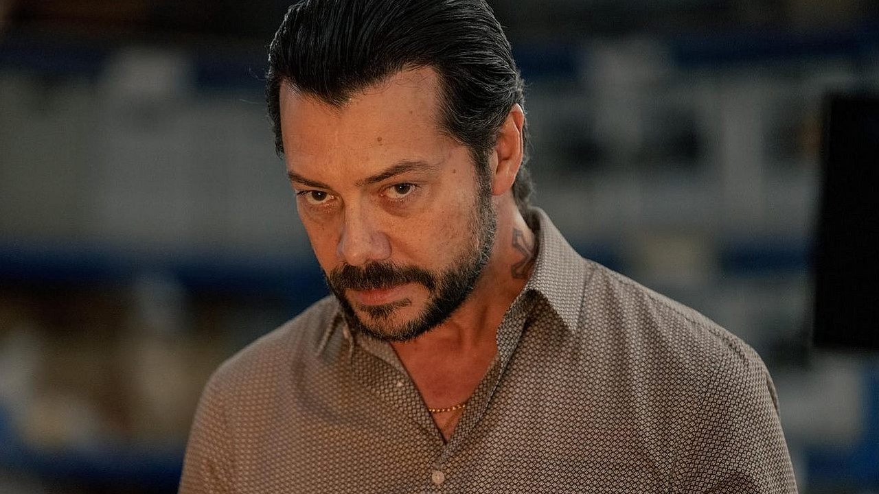 Nowy numer 1 na Netflix: trzyodcinkowy kryminalny thriller pokonał konkurencję już dwa dni po premierze, źródło grafiki: Dwa groby, Agustín Martínez, Netflix, 2025.