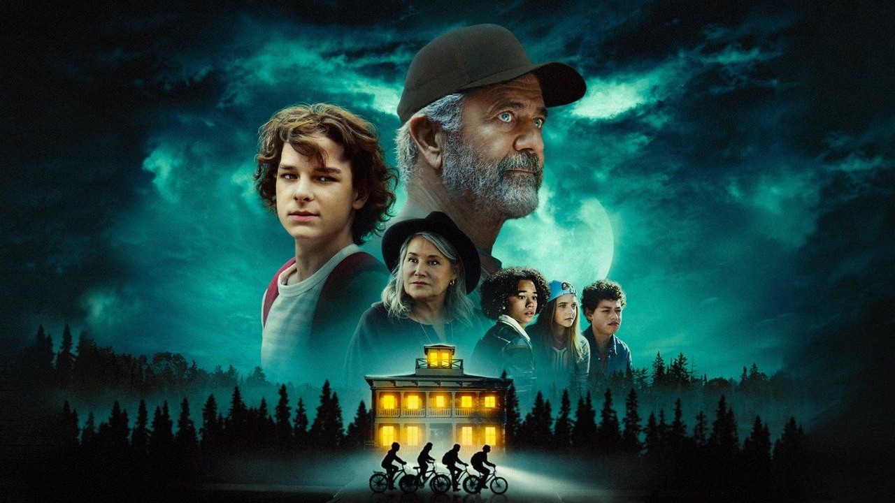 Polacy oszaleli na punkcie kryminalnej nowości Prime Video: „tanie Stranger Things” z Melem Gibsonem pnie się na szczyt top 10, źródło grafiki: Upiorne wakacje, David Henrie, Prime Video, 2024.