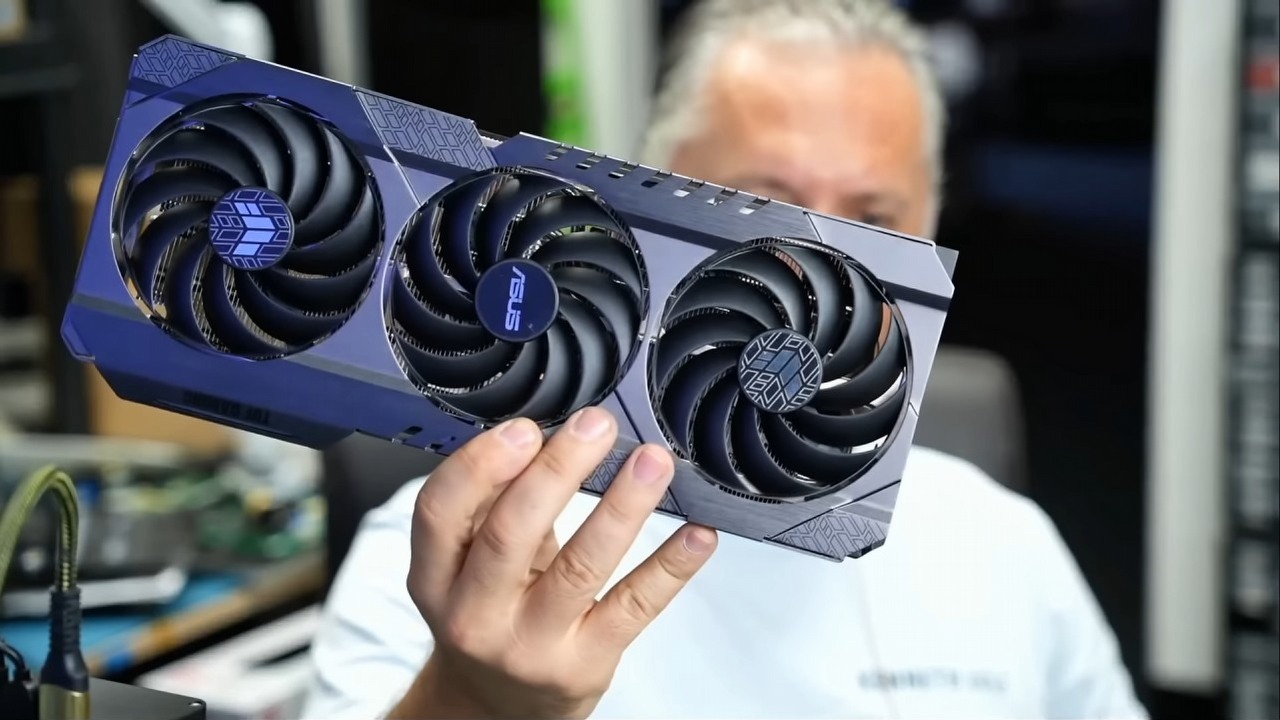 Używany RTX 4090 ogołocony z GPU; ekspert ostrzega „jeśli chcesz kartę graficzną wysokiej jakości, to musisz wydać pieniądze”, źródło grafiki: YouTube: NorthridgeFix; 2025.