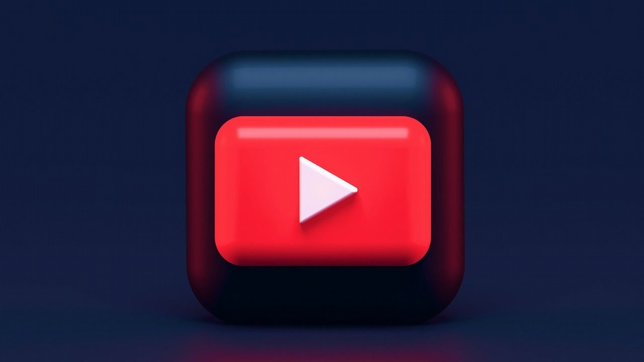 Automatyczne dubbingowanie na YouTube coraz bardziej daje się we znaki twórcom i widzom, którzy nienawidzą tej nowej funkcji, źródło grafiki: Pixabay..