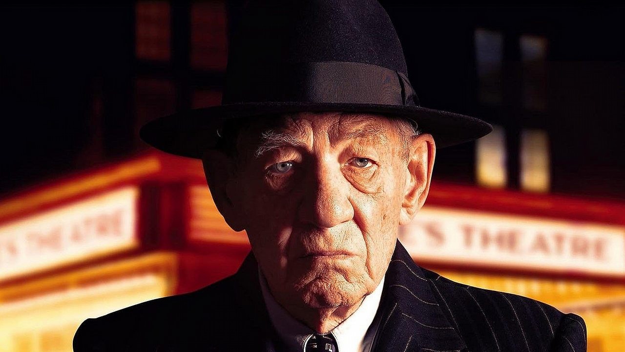 Krytycy go nie lubią, ale Polacy i tak oglądają. Kryminał z Ianem McKellenem jest nowym hitem SkyShowtime, źródło grafiki: The Critic,  Anand Tucker, Fearless Minds, 2023.