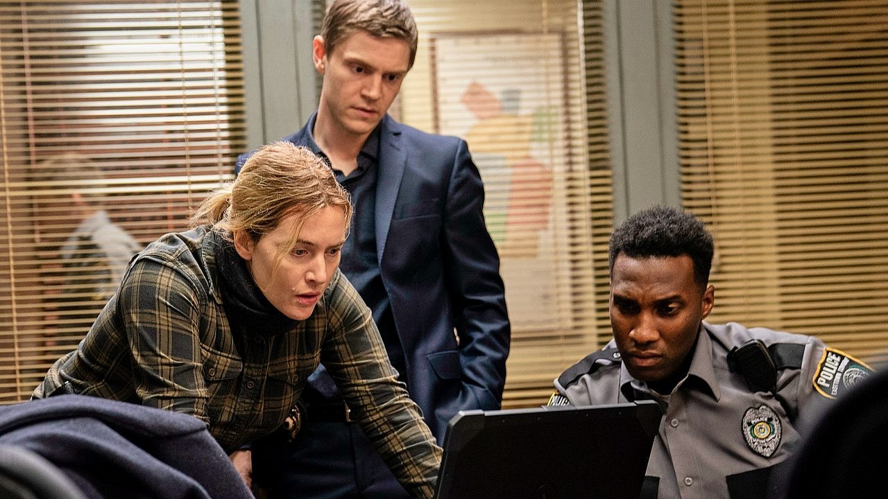 Ma tylko 7 odcinków i aż 95% na Rotten Tomatoes. Genialny serial detektywistyczny HBO po latach właśnie dostał drugie życie, źródło grafiki: Mare z Easttown, Brad Ingelsby, HBO, 2021.