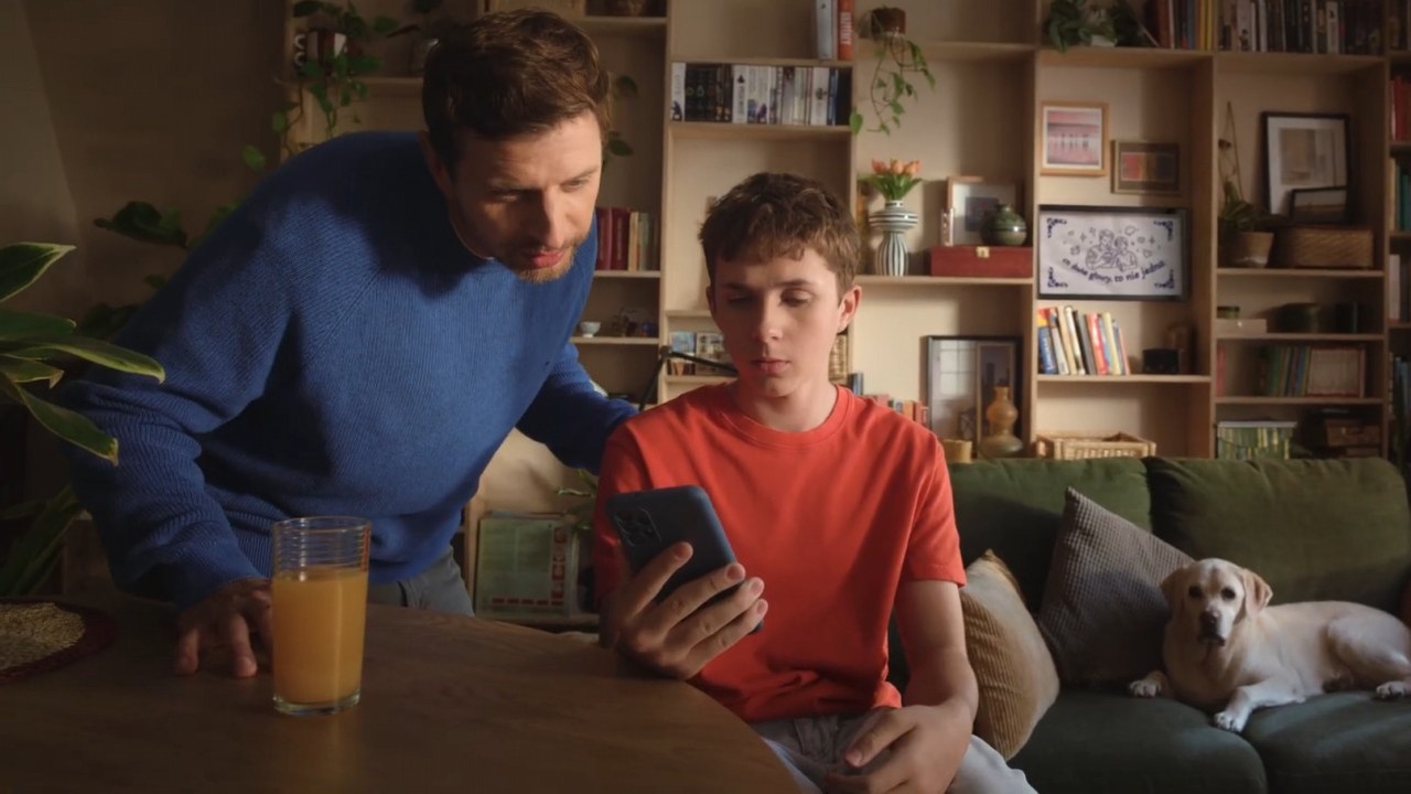 Rodzice nie nadążają za tym, co ich dzieci robią w internecie. Dane z Polski są alarmujące, źródło grafiki: YouTube: NASK PIB; 2025.