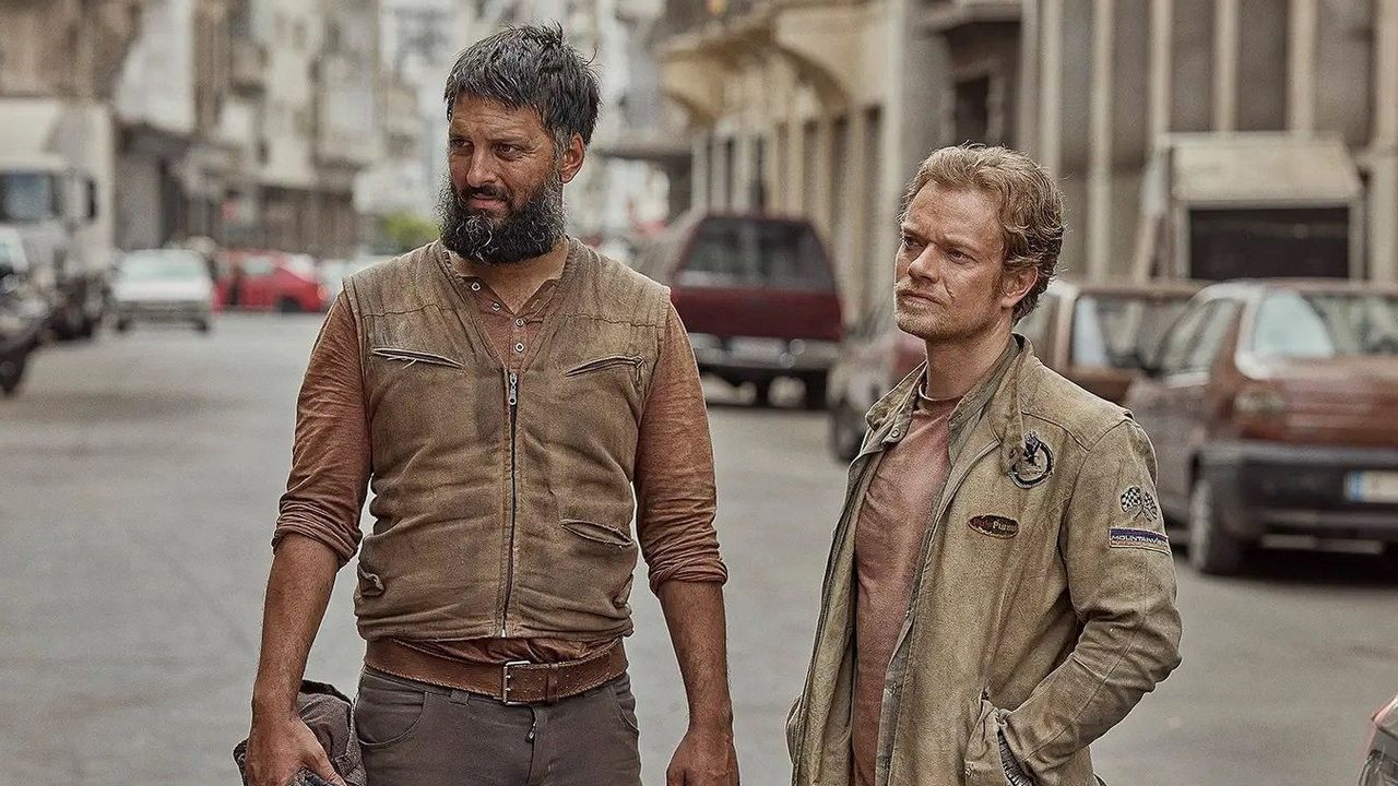 Wylądował na SkyShowtime i nikt go nie ogląda. Widzowie są rozczarowani nowym thrillerem akcji z gwiazdą Gry o tron, źródło grafiki: Atomic, Gregory Burke, SkyShowtime, 2025.