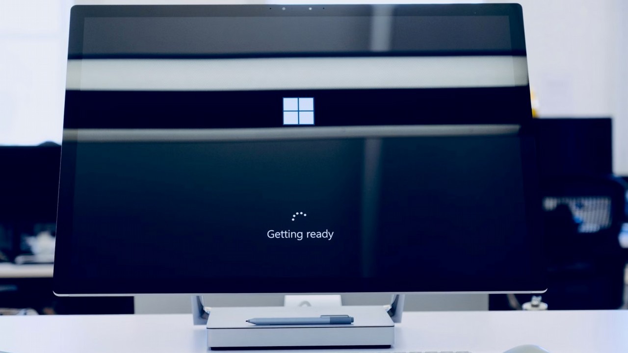 Windows 11 25H2 już jest dostępny; nowa aktualizacja stawia bezpieczeństwo na pierwszym miejscu, źródło grafiki: Johnyvino; Unspalsh.com; 2018.