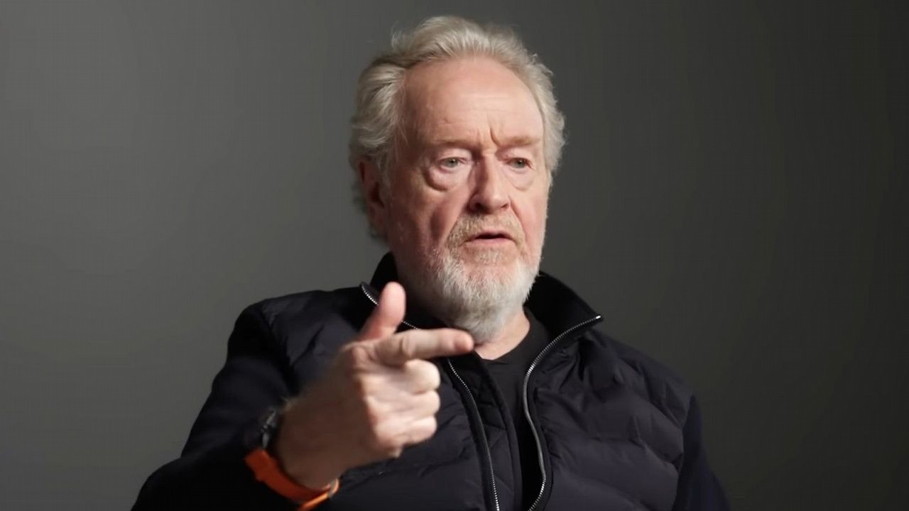 Ridley Scott miażdży współczesne kino: „To g**no”. Legendarny reżyser ogląda tylko własne filmy i uważa, że „są bardzo dobre”, źródło grafiki: Screen z YouTube z kanału GQ, 2025.