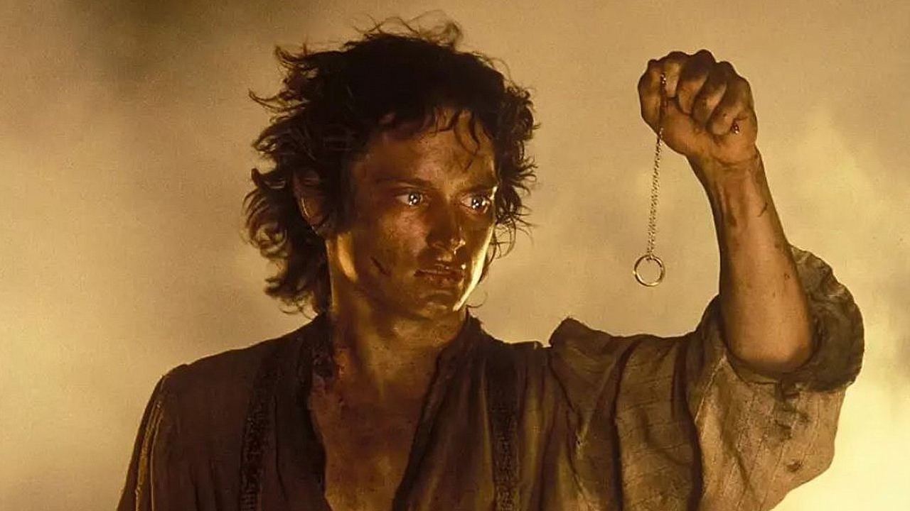 „To jak uruchomienie starej maszyny”. Elijah Wood jest zachwycony scenariuszem The Hunt for Gollum i powrotem oryginalnej ekipy Władcy Pierścieni, źródło grafiki: Władca Pierścieni: Powrót króla, Peter Jackson, Warner Bros., 2003.