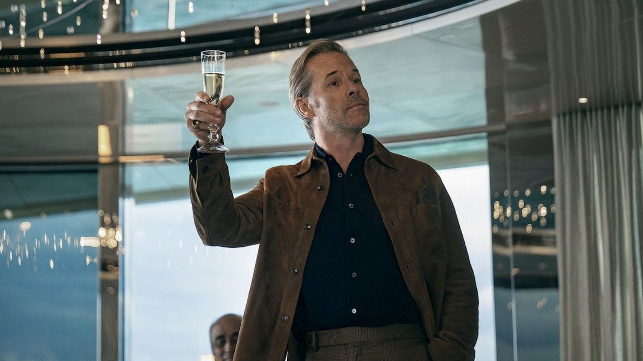 Dziś najważniejsza premiera Netflixa tego tygodnia. Thriller kryminalny z Guyem Pearce’em będzie hitem platformy, źródło grafiki: The Woman in Cabin 10, Simon Stone, Netflix, 2025.