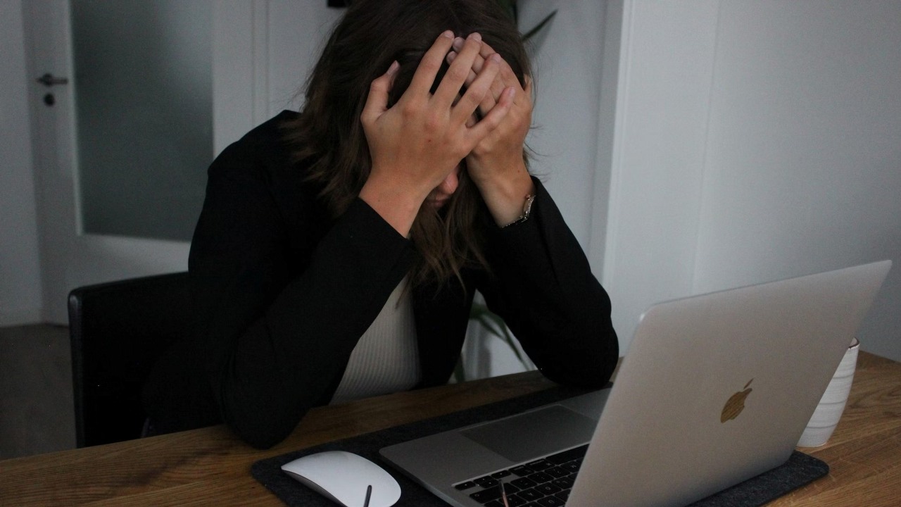 Awaria AWS powoduje wiele problemów w internecie. Gry i usługi nie działają, źródło grafiki: SEO Galaxy; Unsplash.com; 2024.