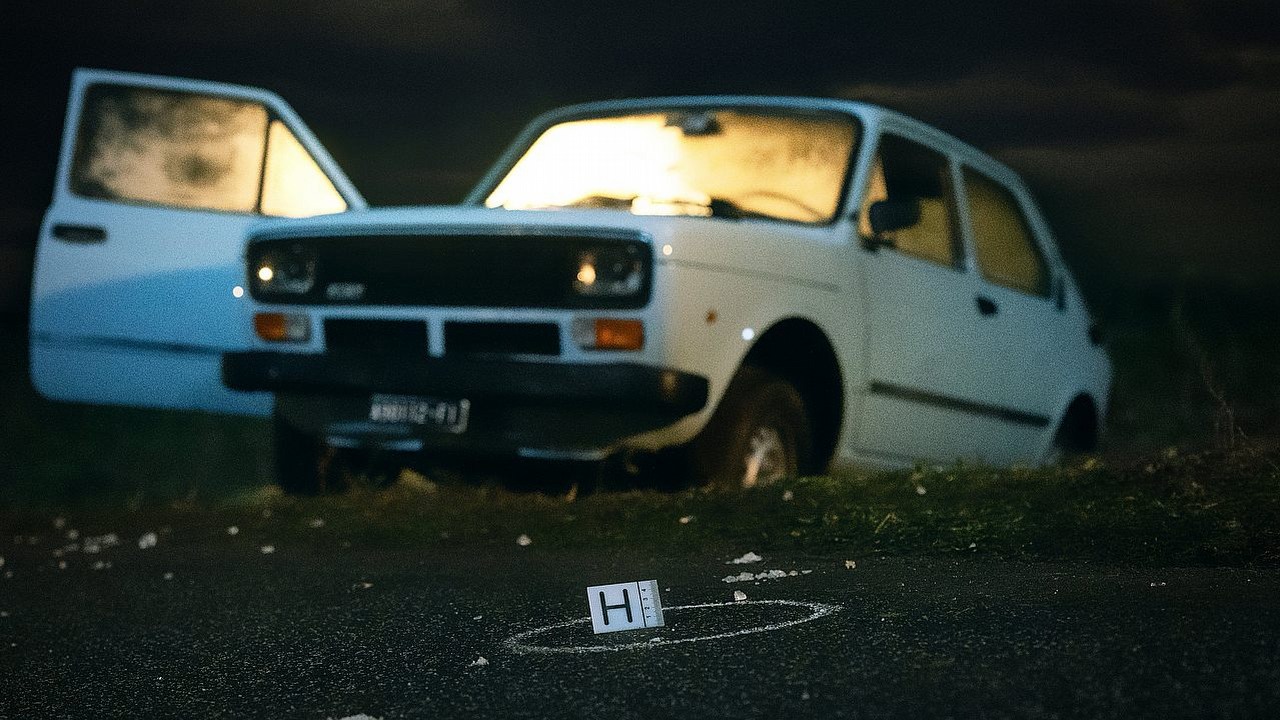 Wystarczyły mu 24 godziny, by stać się numerem 1 Netflixa. Polacy masowo oglądają nowy mroczny kryminał, źródło grafiki: Potwór z Florencji, Leonardo Fasoli i Stefano Sollima, Netflix, 2025.