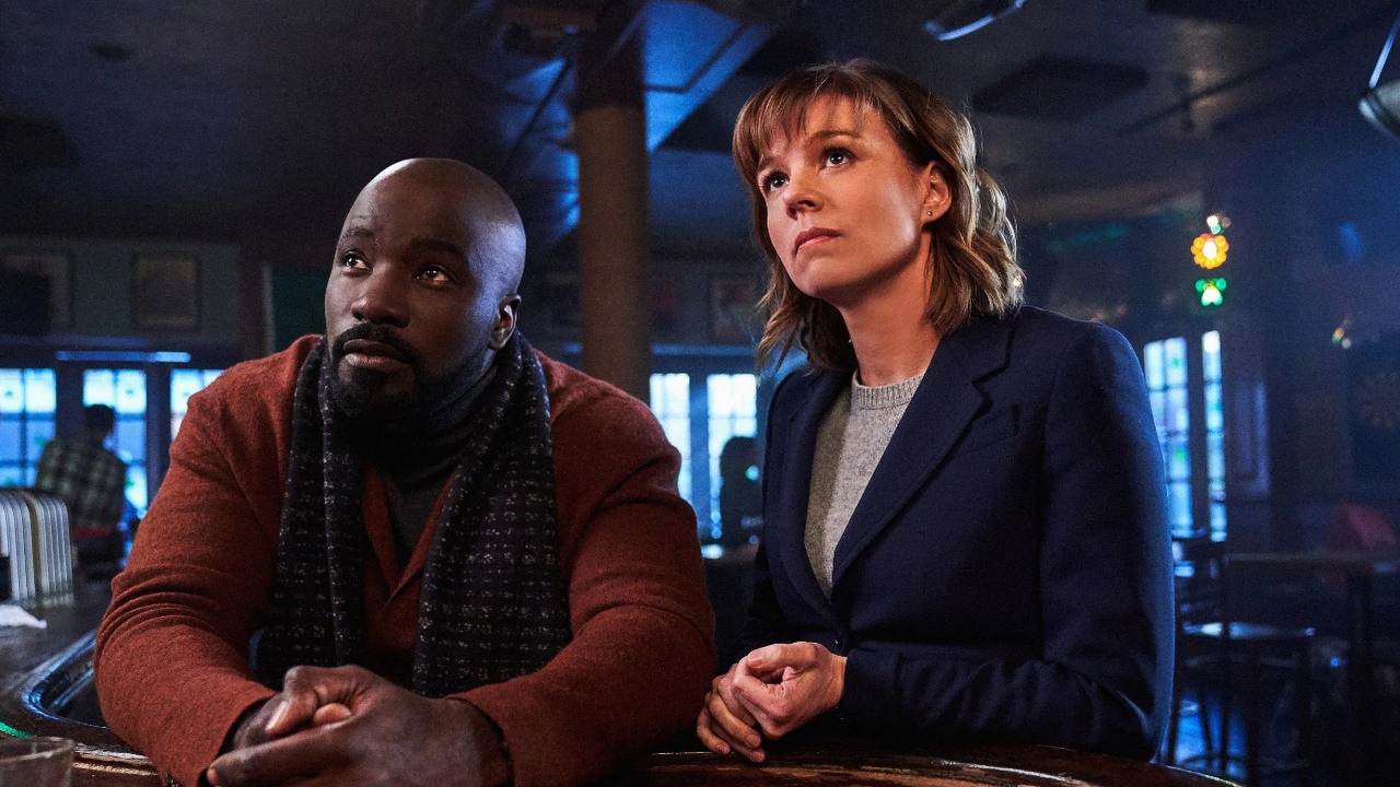 26 odcinków i aż 96% na Rotten Tomatoes. Na SkyShowtime niedawno dodano 2. sezon lubianego thrillera psychologicznego, a już jest w top 10, źródło grafiki: Evil, Robert i Michelle King, CBS, 2019.