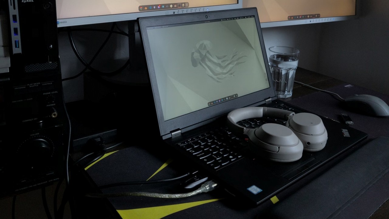 90% gier z Windowsa działa na Linuxie i coraz więcej nie wymaga ingerencji ze strony graczy, źródło grafiki: Karol; Unsplash.com; 2023.