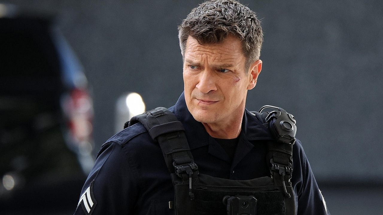 Lubiany serial akcji z Nathanem Fillionem znów podbija Netflixa. Policyjny hit jest w top 10 w Polsce dzięki 10 nowym odcinkom, źródło grafiki: The Rookie, Alexi Hawley, ABC, 2018.