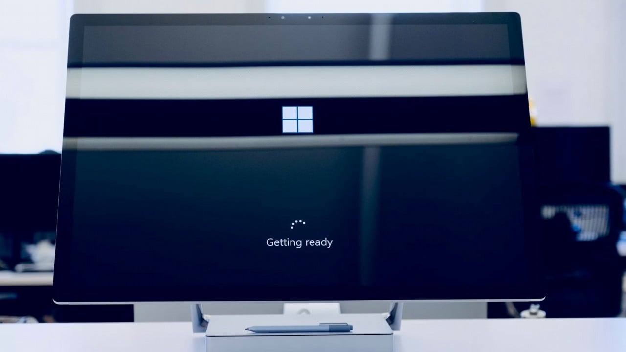 Po 10 latach Windows naprawił błąd męczący użytkowników PC; koniec z samoczynnym restartem komputera, źródło grafiki: Johnyvino; Unsplash.com; 2018.