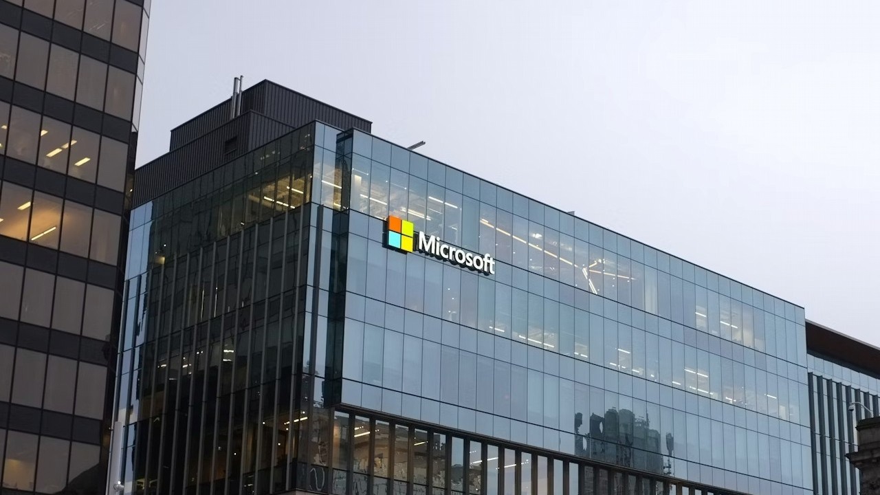 Microsoft zakupił tak wiele kart graficznych do sztucznej inteligencji, że teraz stoi przed poważnym problemem, źródło grafiki: Matthew Manuel; Unsplash.com; 2019.