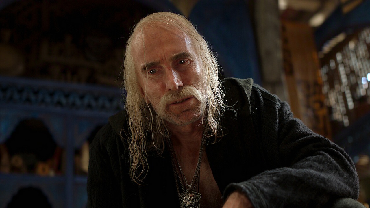 Aktor z Wiedźmina Netflixa grający Leo Bonharta zapewnia, że „starał się zachować wierność duchowi książek”, źródło grafiki: Wiedźmin, Lauren Schmidt-Hissrich, Netflix, 2019.