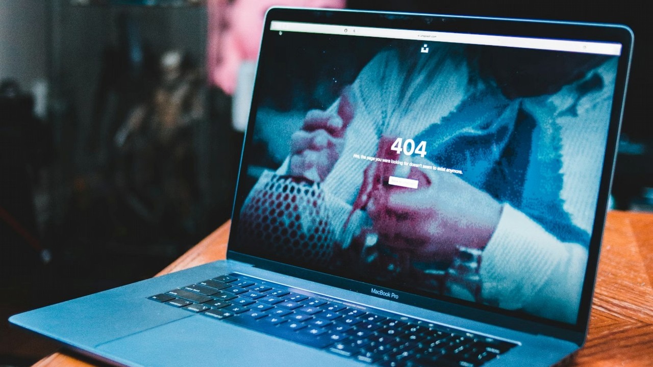 Cloudflare działa, a jeden z prezesów wyjaśnia, że to nie był atak tylko błąd wewnątrz firmy, źródło grafiki: Erik Mclean; Unsplash.com; 2020.