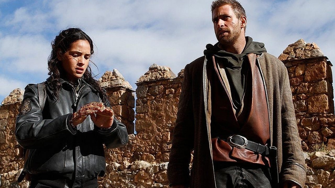 Lubiany serial fantasy właśnie wleciał na SkyShowtime. 10 odcinków widowiska z gwiazdą Andora już dostępne, źródło grafiki: Emerald City, Matthew Arnold, NBC Universal Television, 2017.