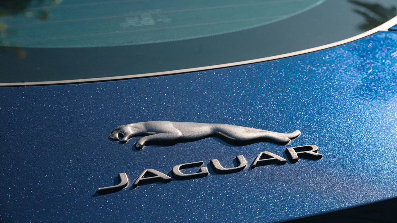 „Na 100% zlecili obsługę IT do Indii”. 220 mln dolarów strat: cyberatak poważnie wstrząsnął Jaguar Land Rover, źródło grafiki: Unsplash/Taylor Beach.