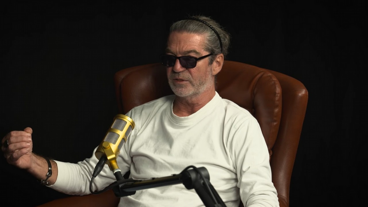 Jest pierwszy w Polsce pozew o kradzież głosu lektora przy użyciu AI, źródło grafiki: YouTube: Dobry Przelot; 2023.