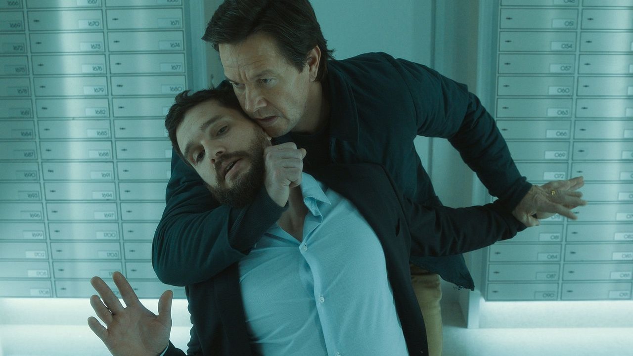 Nowy film z Markiem Wahlbergiem wleciał na Apple TV i jest hitem mimo kiepskich recenzji. To numer 1 w 100 krajach, źródło grafiki: The Family Plan 2, Simon Cellan Jones, Apple TV, 2025.