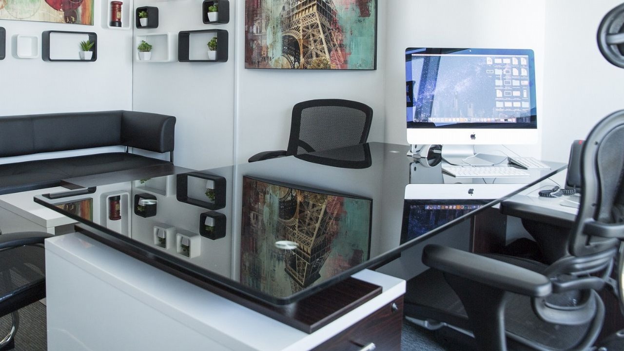 Prawie 50 tys. utraconych etatów przypisanych AI - branża tech przechodzi przyspieszoną transformację, źródło grafiki: Pixabay/websubs.