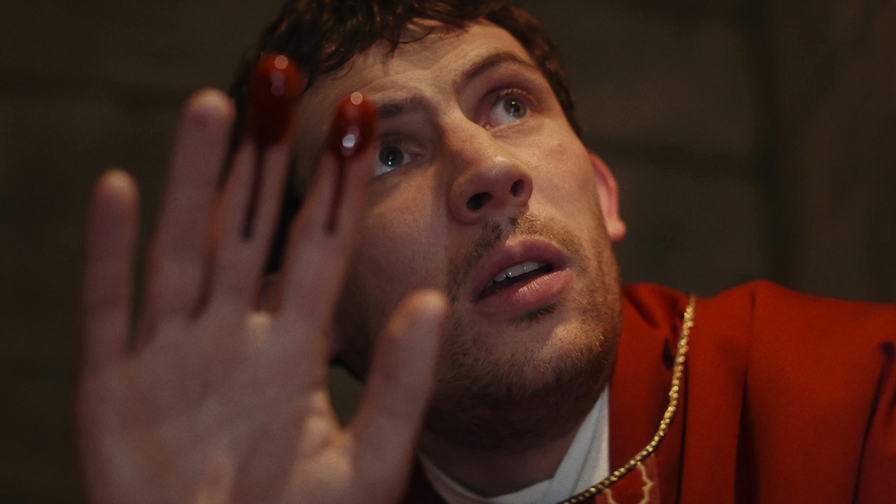 Ma 95% na Rotten Tomatoes i za 6 dni będzie na Netflixie. W tym roku nie możecie przeoczyć tego przebojowego kryminału, źródło grafiki: Żywy czy martwy: Film z serii „Na noże”, Rian Johnson, Netflix, 2025.