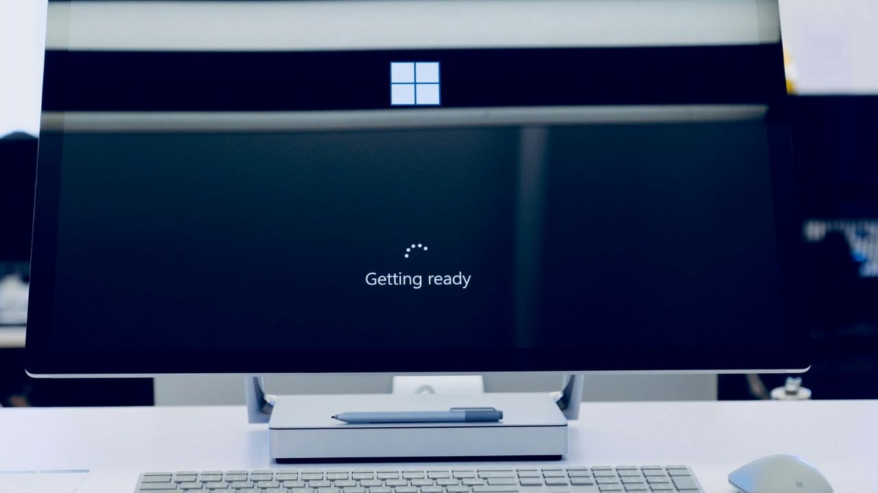 Aktualizacja Windowsa 11 pogrążyła wydajność w grach nawet o 50%; NVIDIA zareagowała hotfixem, źródło grafiki: Unsplash/Johnyvino.