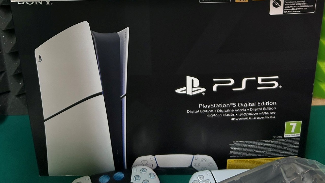 PS5 dostało lepsze chłodzenie; najnowsza wersja konsoli ma system z PlayStation 5 Pro, źródło grafiki: X: @Modyfikator89.
