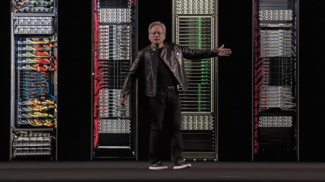 Szef NVIDII chce pełnego wdrożenia AI w firmie i nazywa dyrektorów „szalonymi”, gdy tego nie robią, źródło grafiki: YouTube: NVIDIA; 2025.