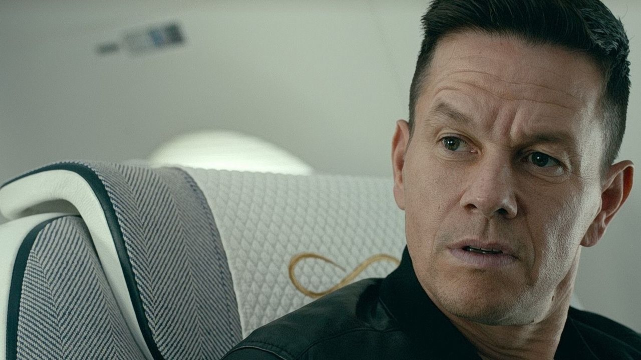 Thriller sci-fi z Markiem Wahlbergiem jest hitem SkyShowtime. Polacy chętnie sięgają po krytykowane widowisko, źródło grafiki: W nieskończoność, Antoine Fuqua, Paramount, 2021.