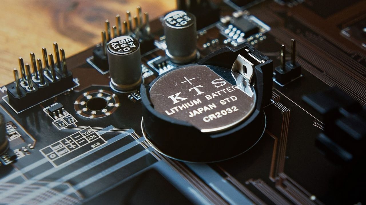 Podczas gdy świat walczy o rzadkie zasoby baterii, naukowcy odkrywają ogromne złoże, które może rozwiązać problem, źródło grafiki: Pixabay/cebbi.