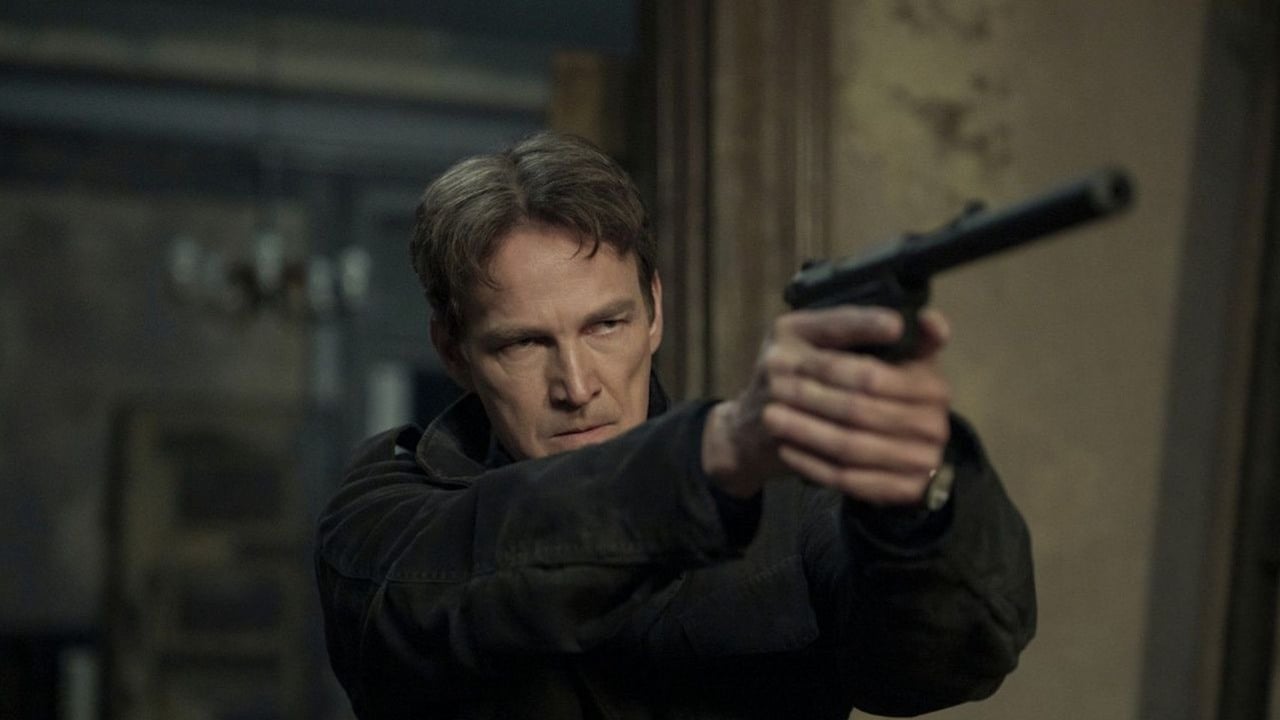 Jeden z najpopularniejszych thrillerów Netflixa za 2 miesiące doczeka się kontynuacji. Trzeci sezon szpiegowskiego hitu ma pierwszy zwiastun, źródło grafiki: Nocny agent, Shawn Ryan, Netflix, 2025.