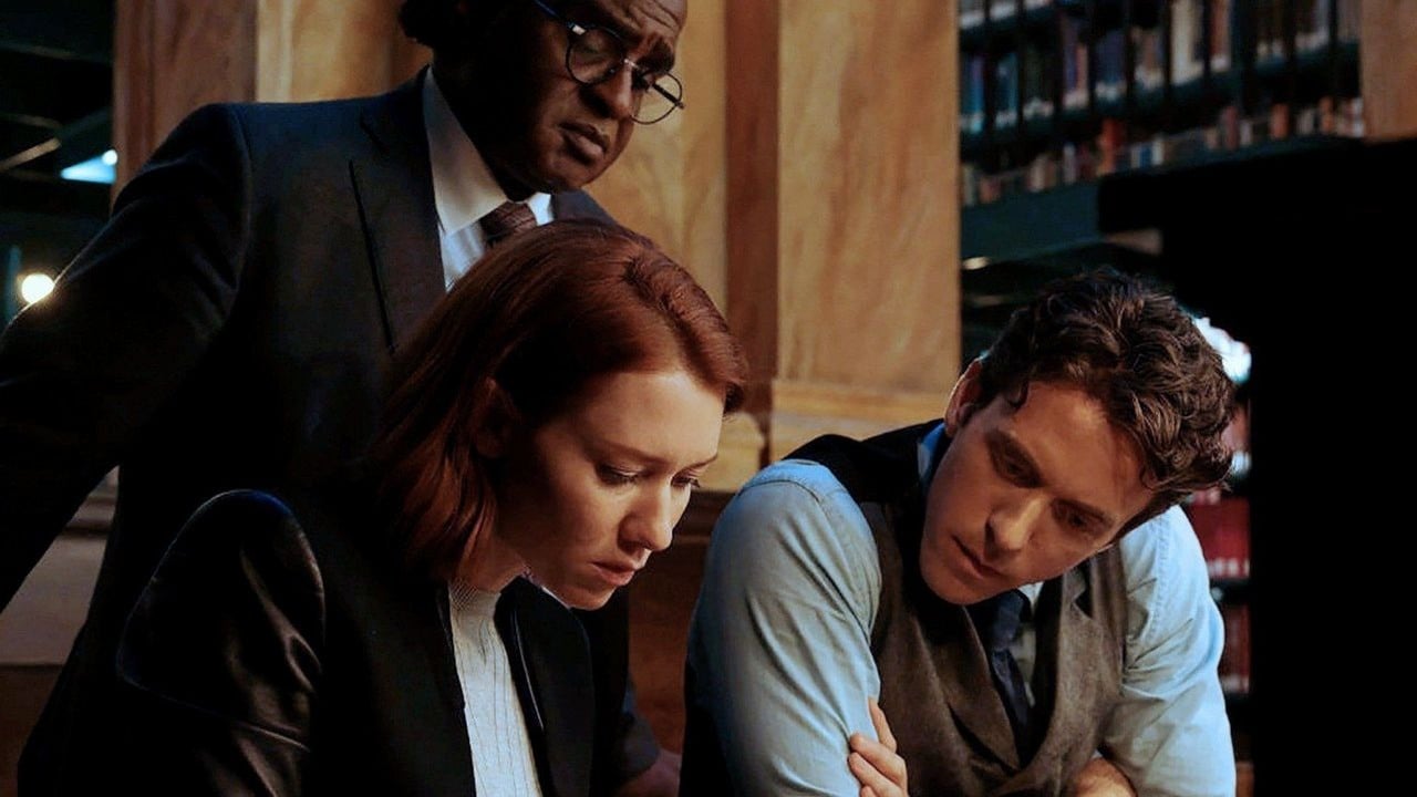 Zaskakujący hit w top 10 Prime Video.  Zapomniany 10-odcinkowy thriller idealny na maraton podbija platformę, Polacy oszaleli na jego punkcie, źródło grafiki: Zaginiony symbol, Jay Beattie, Peacock, 2021.