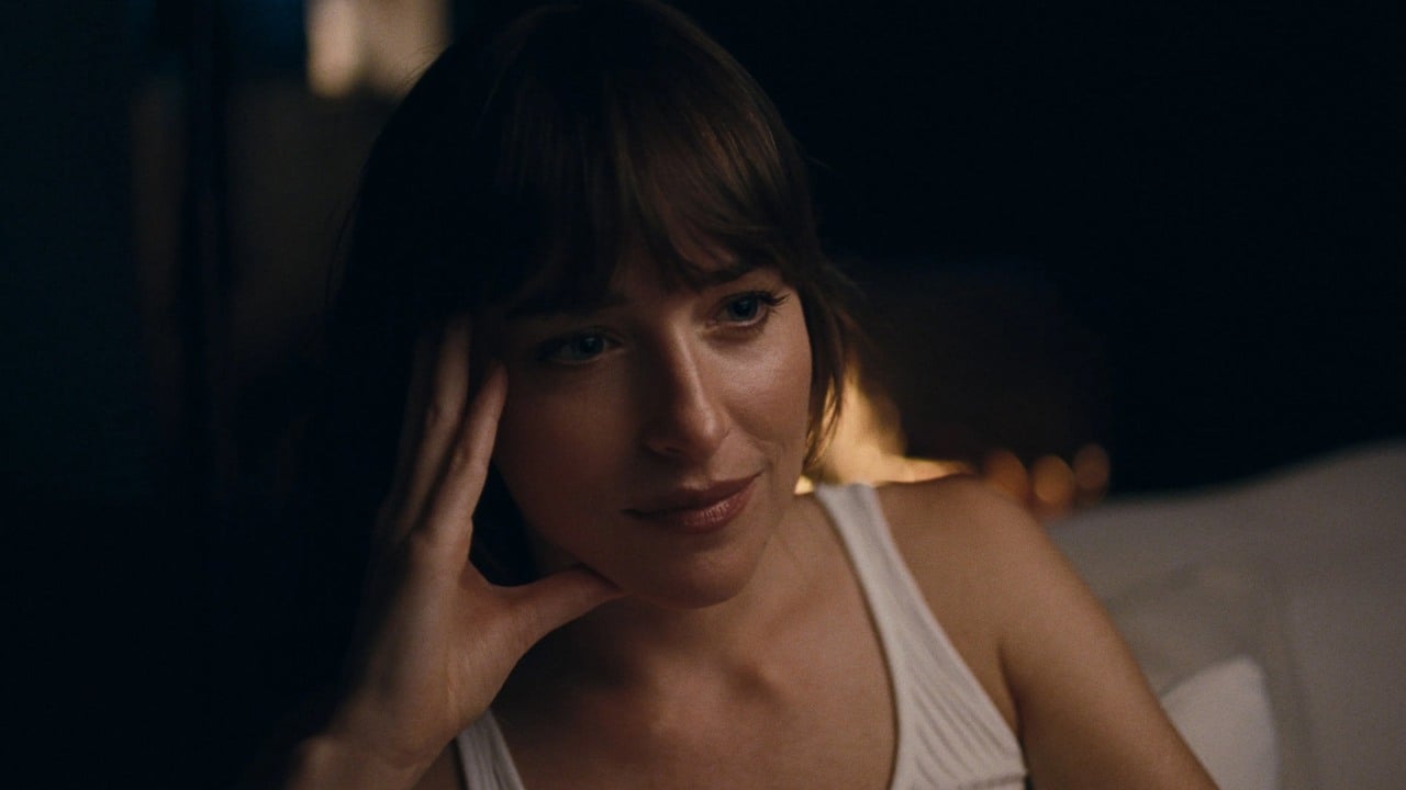 „Odzyskałam wiarę w kino”. Dakota Johnson twierdzi, że zawdzięcza to Arabii Saudyjskiej, źródło grafiki: Splitsville, Michael Angelo Covino, Neon, 2025.