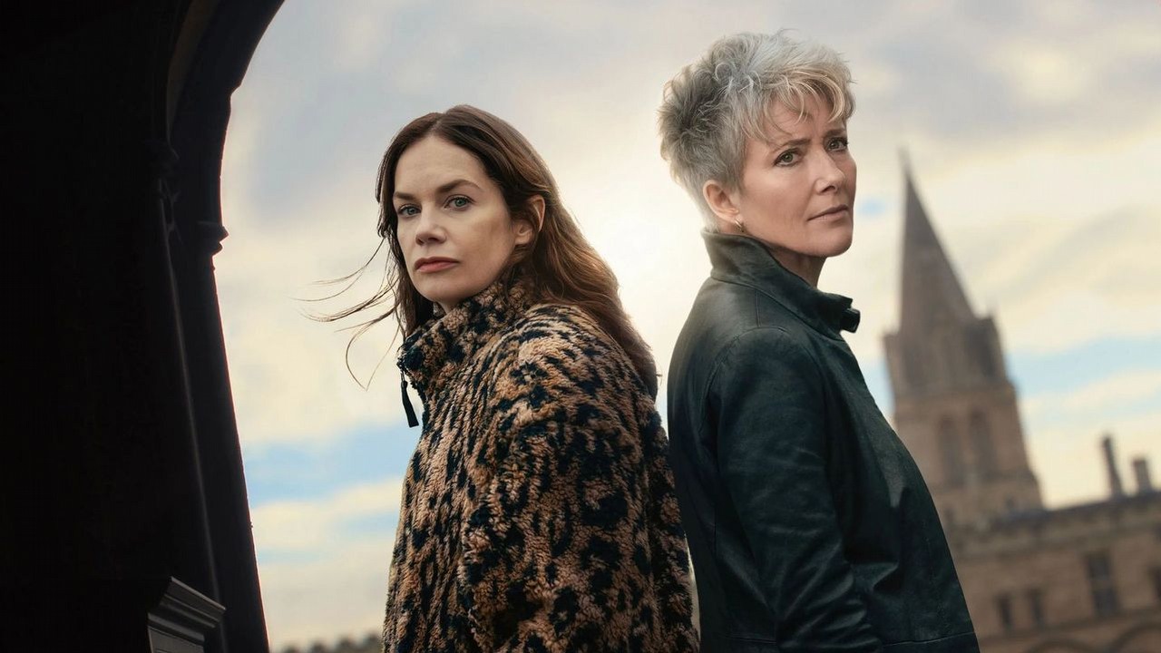 Numer 1 Apple TV w 40 krajach to wciągający thriller detektywistyczny z gwiazdorską obsadą. Wszystkie 8 odcinków teraz już wreszcie dostępne, źródło grafiki: Droga do prawdy, Morwenna Banks, Apple TV, 2025.