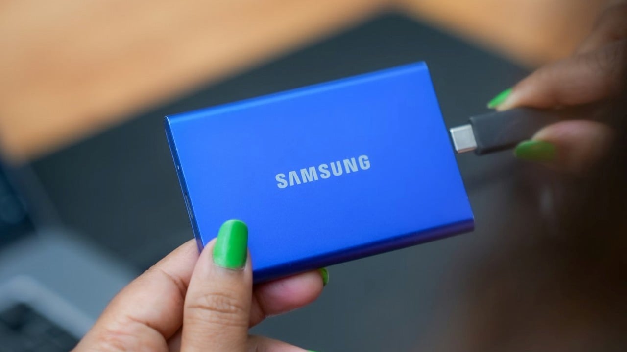 Samsung kończy z dyskami SSD SATA, bo chce skupić się na sprzęcie atrakcyjnym dla branży AI, źródło grafiki: Amjith S; Unsplash.com; 2024.