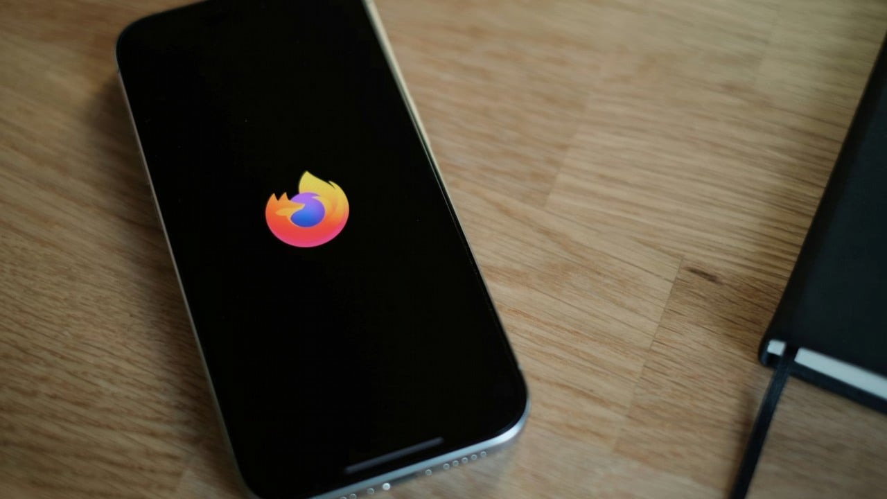 CEO Mozilli zapowiada AI w Firefoxie, które będzie „jasne i zrozumiałe”, źródło grafiki: appshunter.io; Unsplash.com; 2024.