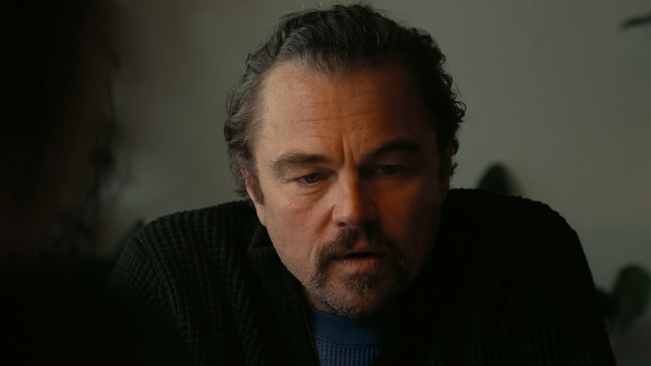 Leonardo DiCaprio przyznał, że od dawna nie oglądał swojego przebojowego filmu, który zarobił miliardy - a powód jest prosty, źródło grafiki: Jedna bitwa po drugiej, Paul Thomas Anderson, Warner Bros., 2025.