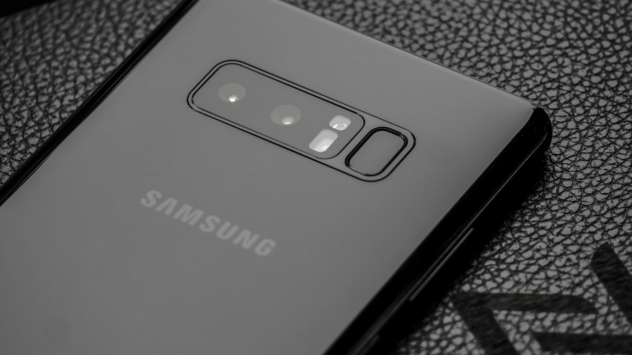 Aparaty Samsungów Galaxy A37 i A57 na przeciekach. Postęp i stagnacja są obecne w tańszych smartfonach, źródło grafiki: Knight Duong; Unsplash.com; 2021.