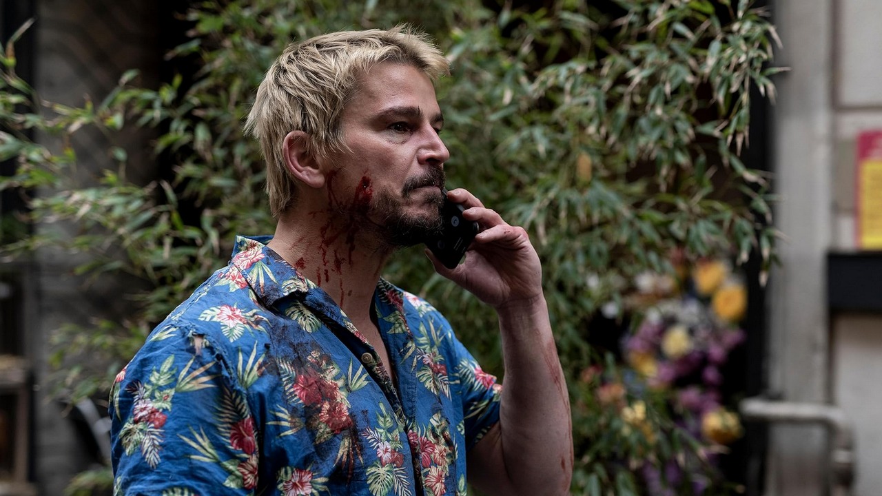 Thriller o byłym agencie FBI jest hitem Prime Video. Film akcji z Joshem Hartnettem konsekwentnie gromadzi widownię od 2 tygodni, źródło grafiki: Zabójczy lot, James Madigan, Thunder Road Pictures, 2024.