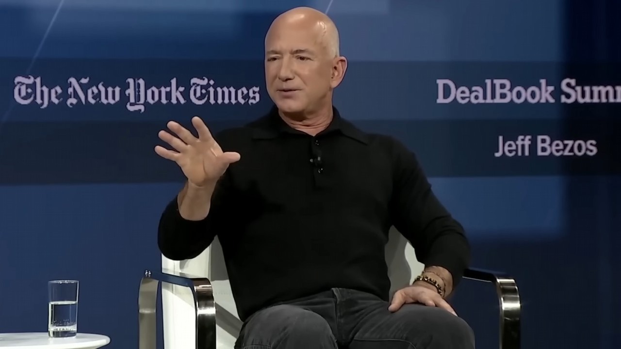 Jeff Bezos uważa, że w przyszłości własny PC „nie ma sensu” i wszystko będzie w chmurze, źródło grafiki: YouTube: New York Times Events; 2024.